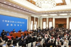 大会发言人谈中日关系：决不允许任何外部势力干涉中国内政
