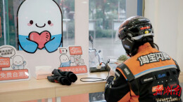 小哥一声盼 唤来一城暖@湖南日报