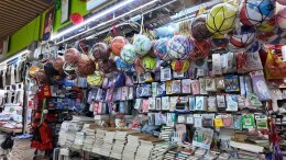 临湘大市场：学习用品热销  “开学经济”升温