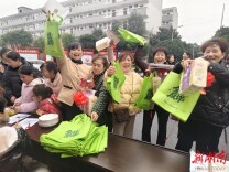 老少同乐闹元宵！雁峰区平智社区把关怀藏在游戏里