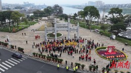 看表演、逛市集、玩游戏……石鼓人的元宵节就是这么热闹！