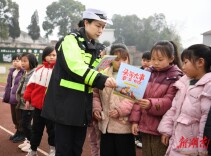 开学啦！娄底公安交管“骉”力全开！