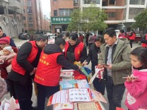 洞口县雪峰街道开展“学雷锋·防火禁毒保平安”志愿服务活动