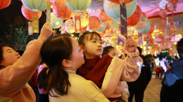 城步：千盏花灯映苗乡，元宵游园趣味浓