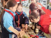 株洲市芦淞区立人学校百草社开展中医劳动志愿服务