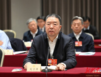 毛万春等住湘全国政协委员参加小组会议