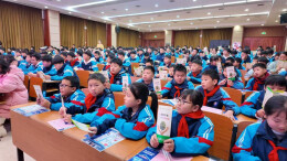 新宁：禁种铲毒宣传进校园 扣好青春成长第一粒“纽扣”