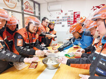 品汤圆、猜灯谜、拿礼物……长沙141个站点“驿”起闹元宵