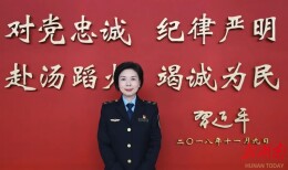 “巾帼红”映衬“矿监蓝”