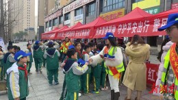 万宝镇：三月春风暖人心 雷锋精神伴我行