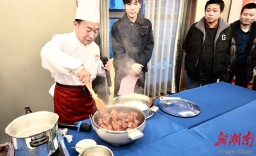 红烧肉亮相“大师公开课”，国宴大师徐大斌上海炫技