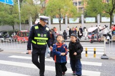 衡阳县：“马”力全开赴新程 “警”彩护航上学路