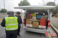 常德交管部门严查面包车“客改货”