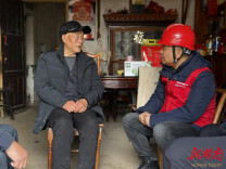 学雷锋践初心 电力温情暖老兵