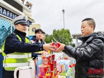 传承雷锋精神 守护平安高速