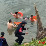 榜样有力量——不会游泳的勇士毅然接力