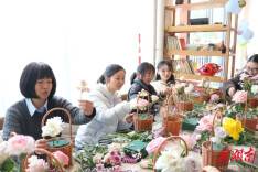 以花为礼，致敬芳华——平江县人民检察院举办“三八”国际劳动妇女节插花活动