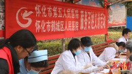 鹤城区人民医院开展学雷锋主题义诊活动
