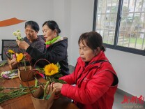 花香沁融城 巾帼绽芳华——融城社区开展“三八”国际妇女节插花艺术体验活动