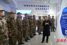 当“检察蓝”遇见“橄榄绿”让雷锋精神“马”上添彩—津市市检察院开展“法治护航，强军有我” 检察开放日活动