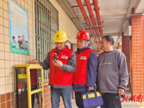 国网娄底供电公司联合开展三月“学雷锋”志愿服务