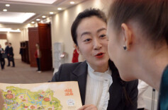 随“新”开麦｜湖南代表团“媒体开放日”外的一张长桌，藏着城市对青年的诚意