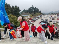 党旗领航，志愿红扮靓绿水青山