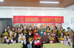 情暖三八节 花香满社区