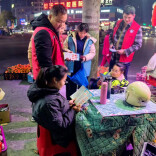 涟源救助中心职工冲进火场救出八旬老人