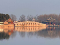 黄昏时分，北京橘色夕阳上线，美景醉人