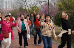 绽放她风采 共赴新未来