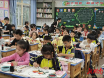 不止是画画！这所小学17年水墨育人，藏着成长的密码