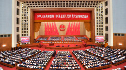 十四届全国人大四次会议举行第二次全体会议