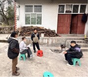 龙山县石牌小学开展春季关爱走访活动