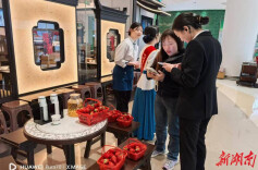 雷锋月暖农心 精准破解农户燃“莓”之急