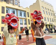 南县南洲镇城区中心幼儿园：百家米里藏祝福 一把伞上绘童心