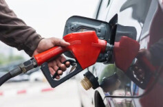 油价今晚上调，加1箱油将多花27.5元