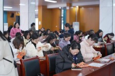 指尖剪艺传非遗 同心聚力绽芳华——新邵县党外知识分子代表人士马丽娅工作室开展“三八”节非遗剪纸体验活动