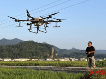 田埂上的雷锋精神：永顺企业家张百顶助农共富暖山乡