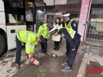 开工绷紧安全弦！邵阳县交警联合县交通运输局为客运企业 “充电赋能”