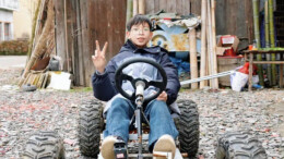 15岁少年800元手搓电动车火出圈，班主任：他是个“小机械师”