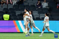 雨夜逆转朝鲜队 中国女足亚洲杯三连胜进八强