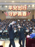 长沙交警走进市一中，开讲交通安全“开学第一课”
