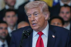 特朗普暗示美国对伊朗战事可能很快结束