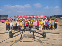 株洲市芦淞区南方第一小学开展党带团促队建植树主题活动