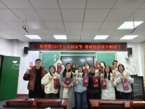 石门县南北镇中心学校：“三八”节慰问走心又暖心