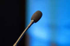 王毅同卡塔尔首相兼外交大臣穆罕默德通电话