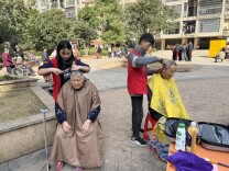 雷锋精神传社区 文明实践润邻里