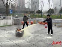 长沙沙湾社区联合辖区企业开展消防应急技能实训