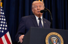 特朗普称伊朗若在霍尔木兹海峡部署水雷将承担严重后果